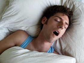 melatonine sleeping guy